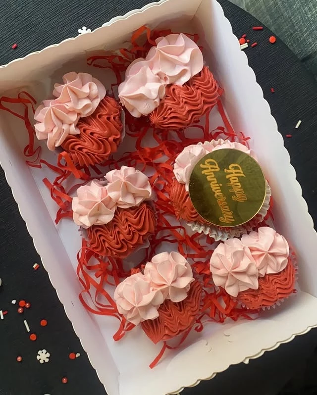 Happy Anniversary Cupcakes For Life Partner With Beautiful Design And Sweet Message - Celebration Cupcakes - Best Anniversary Cupcakes 2025