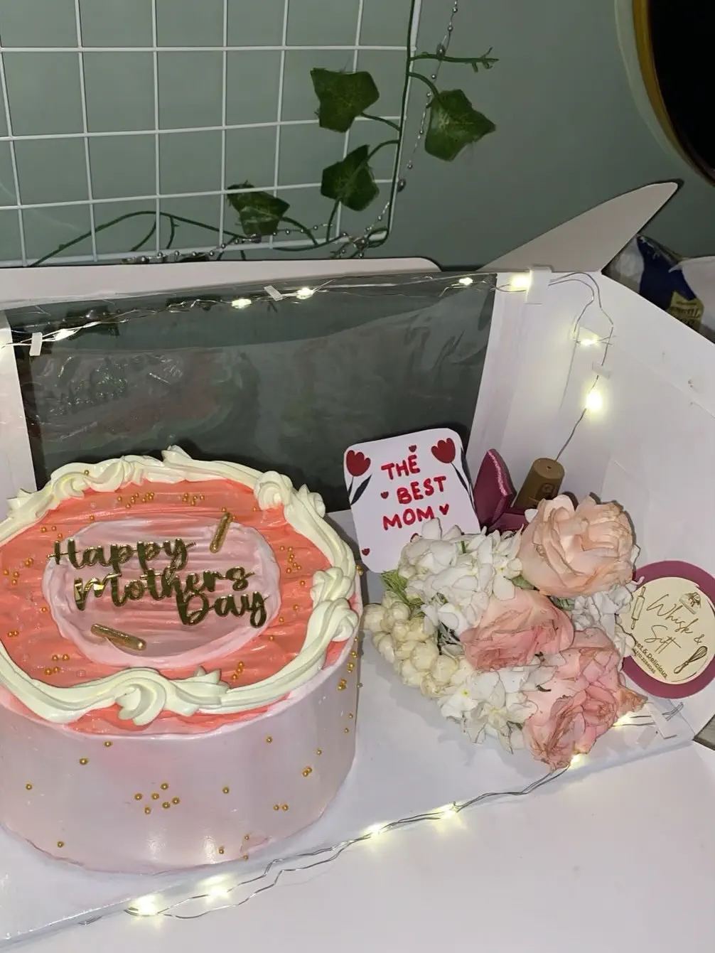 Happy Mothers Day Round Cake - New Design Mother Day Cake With Fresh Flowers And Gold Ribbon By Whisk And Sift Karachi